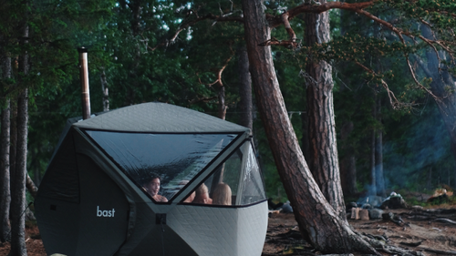 Hur många personer rymmer ett bastutält?