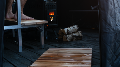 Vad ska man ha för golv i ett bastutält?